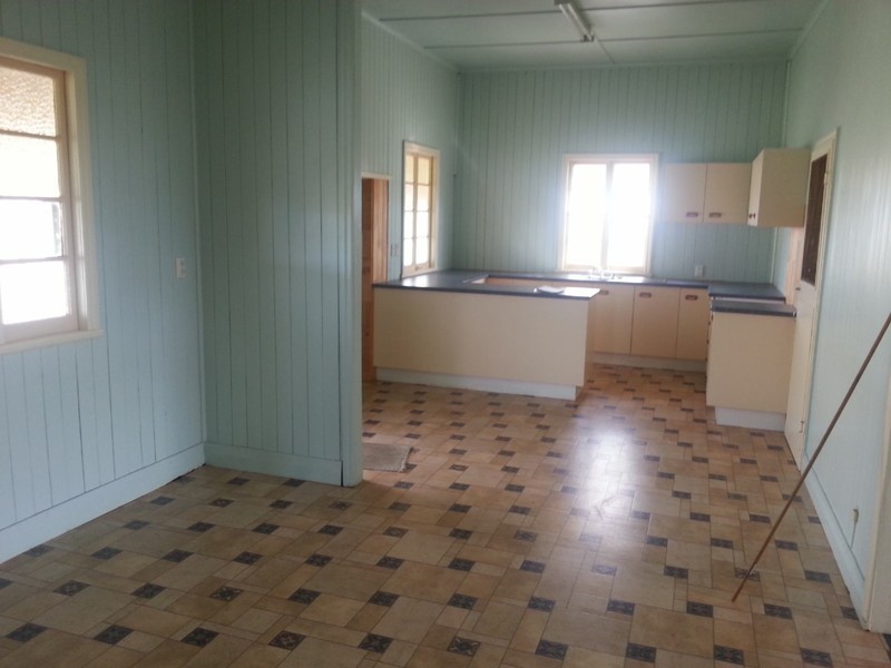 22059 Warrego Hwy, Warra QLD 4411