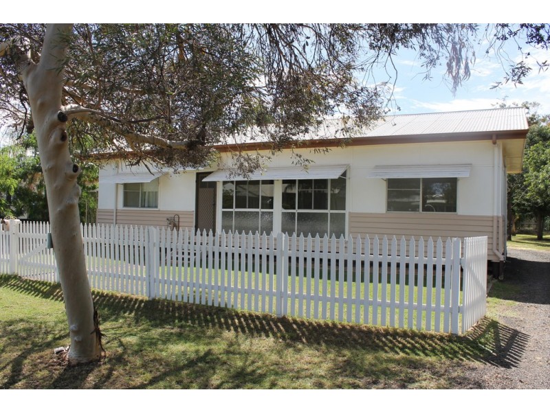 23 Knox Street, Dalby QLD 4405