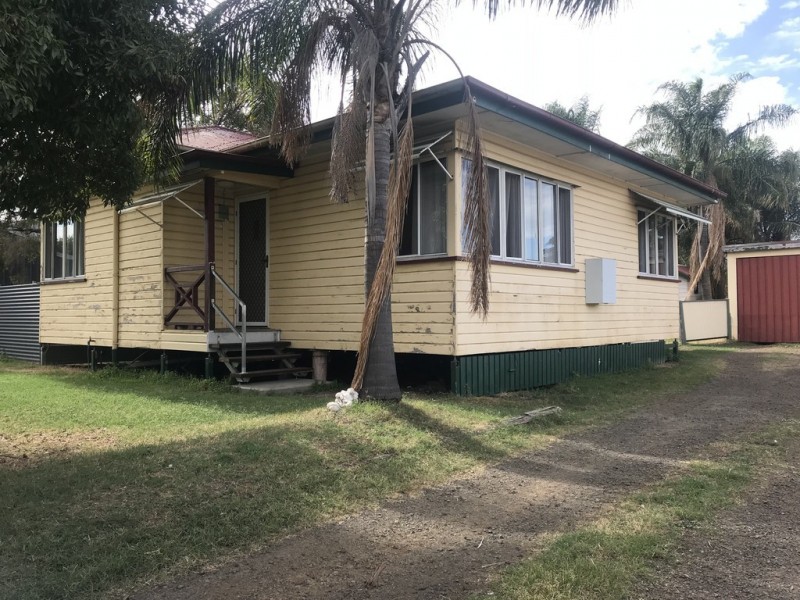 17 Rochedale St, Dalby QLD 4405