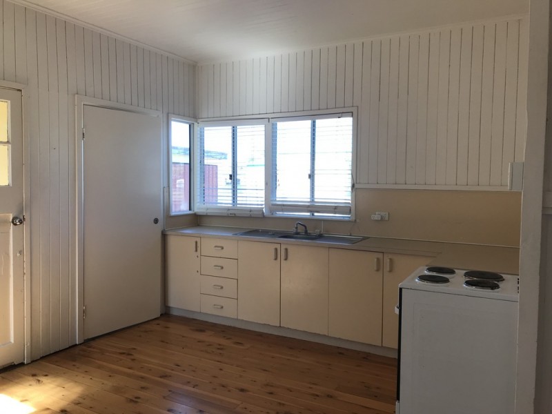 17 Rochedale St, Dalby QLD 4405