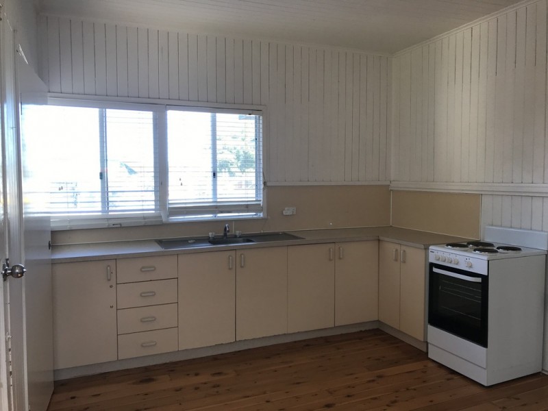 17 Rochedale St, Dalby QLD 4405