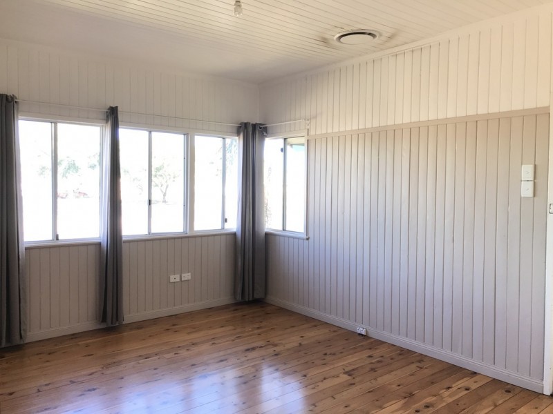 17 Rochedale St, Dalby QLD 4405