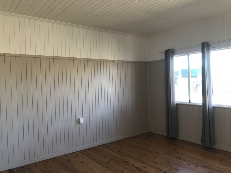 17 Rochedale St, Dalby QLD 4405