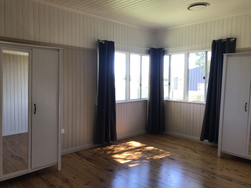 17 Rochedale St, Dalby QLD 4405