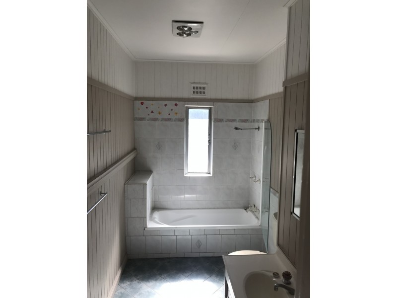 17 Rochedale St, Dalby QLD 4405