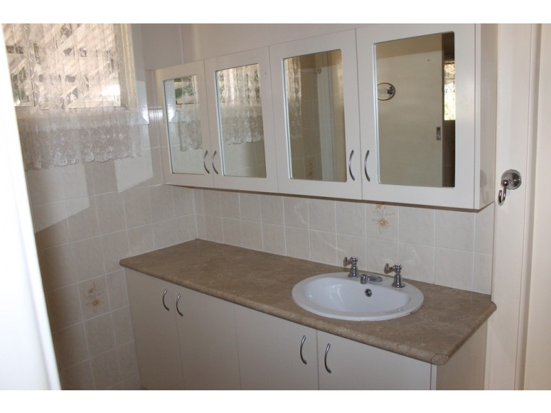 12 Besley Street, Dalby QLD 4405