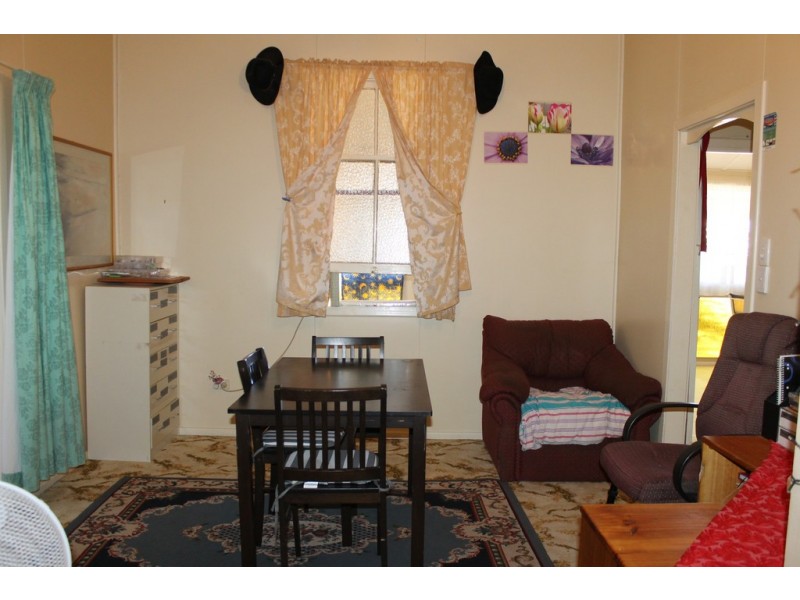 25 Scarlet Street, Dalby QLD 4405