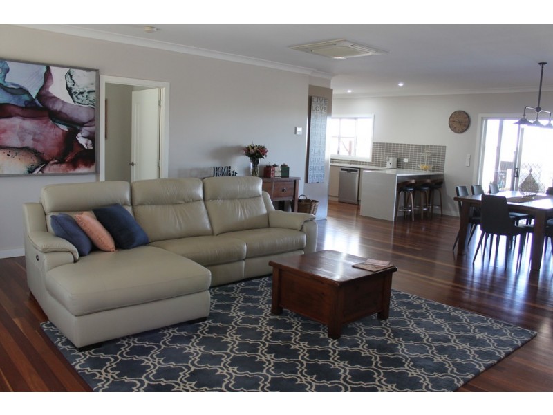 28 Vanessa Drive, Dalby QLD 4405