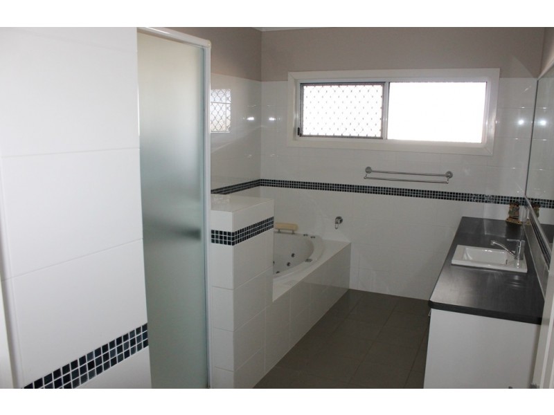 28 Vanessa Drive, Dalby QLD 4405