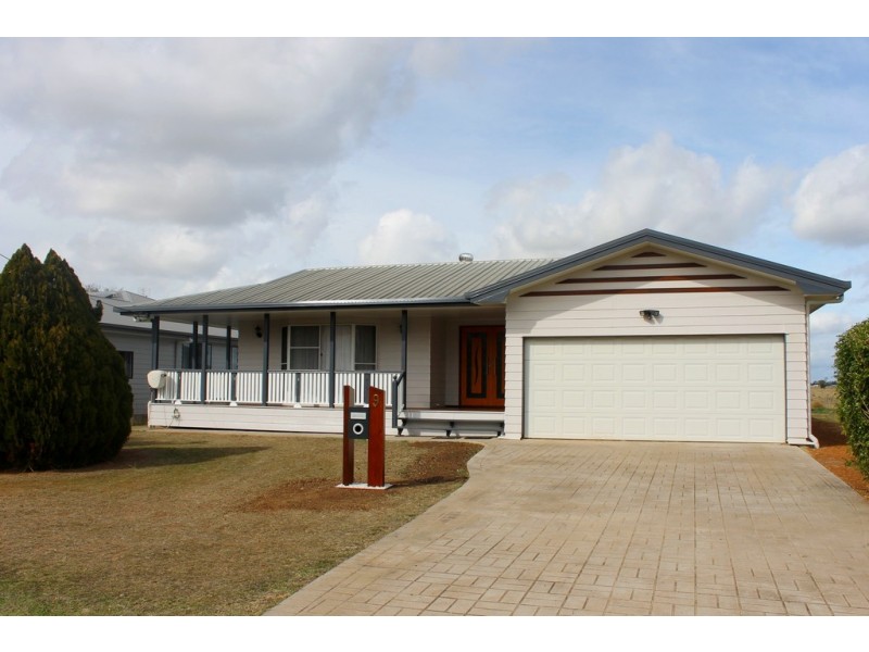 9 Lynette Street, Dalby QLD 4405
