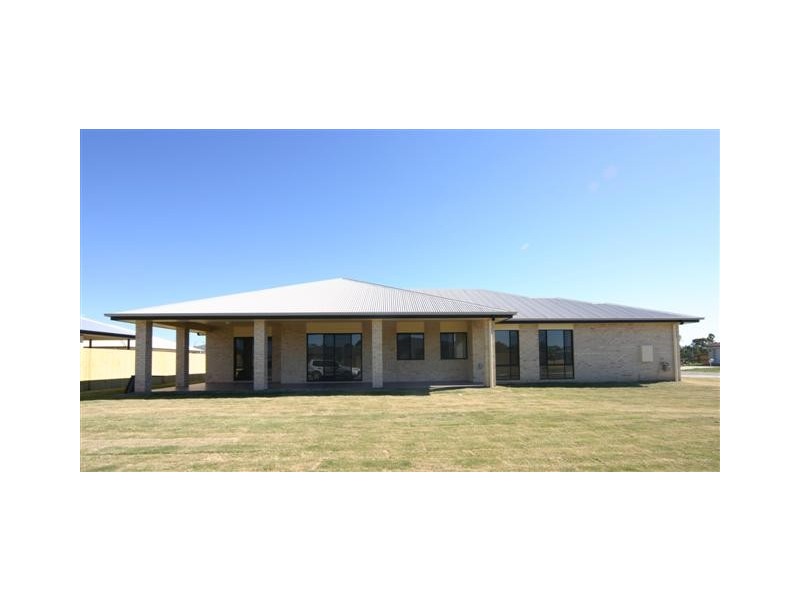 38 Glen Eagles Drive, Dalby QLD 4405