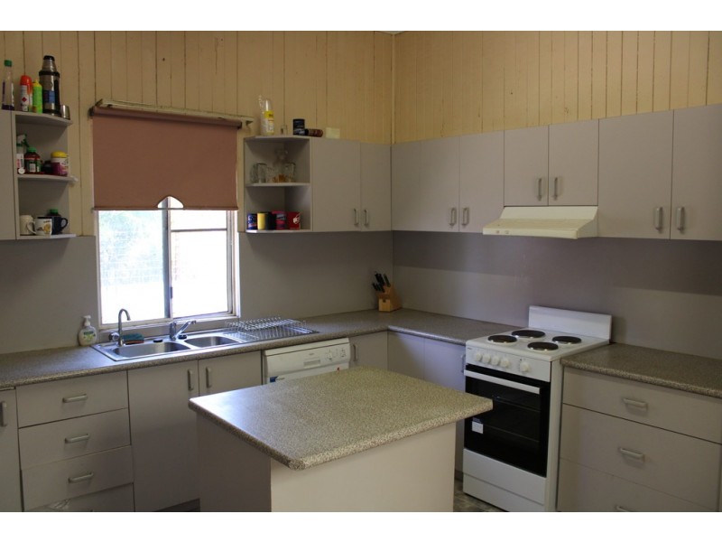 6 Wooburn Street, Dalby QLD 4405