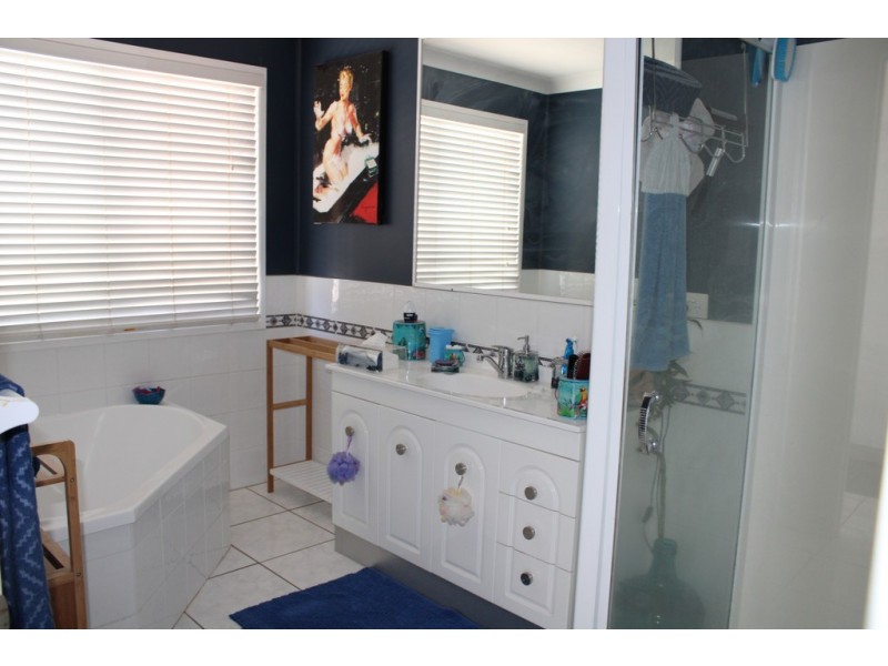 7 Leichhardt Ave, Dalby QLD 4405