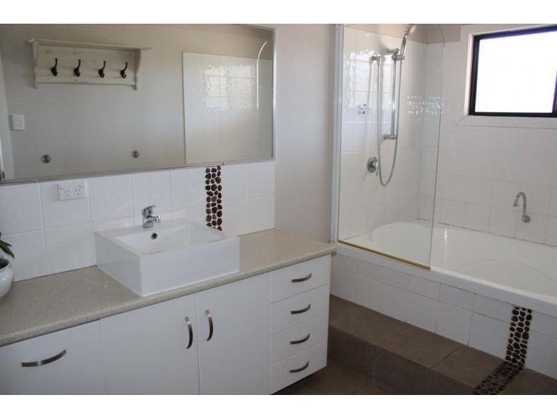 39 Hedge Road, Dalby QLD 4405