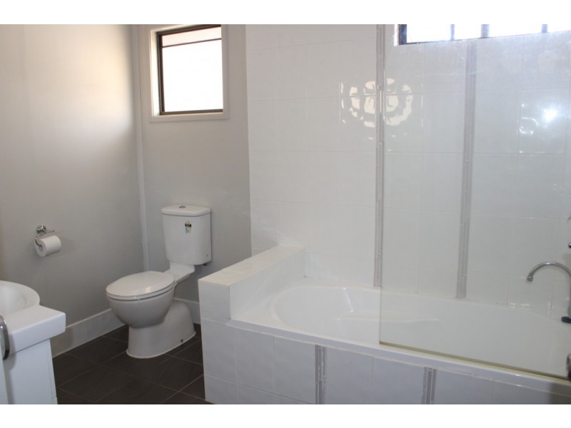 4 Lawson Street, Dalby QLD 4405