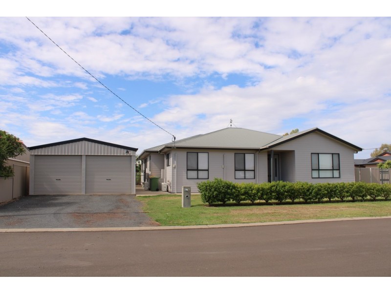 2 Sullivan Crescent, Dalby QLD 4405