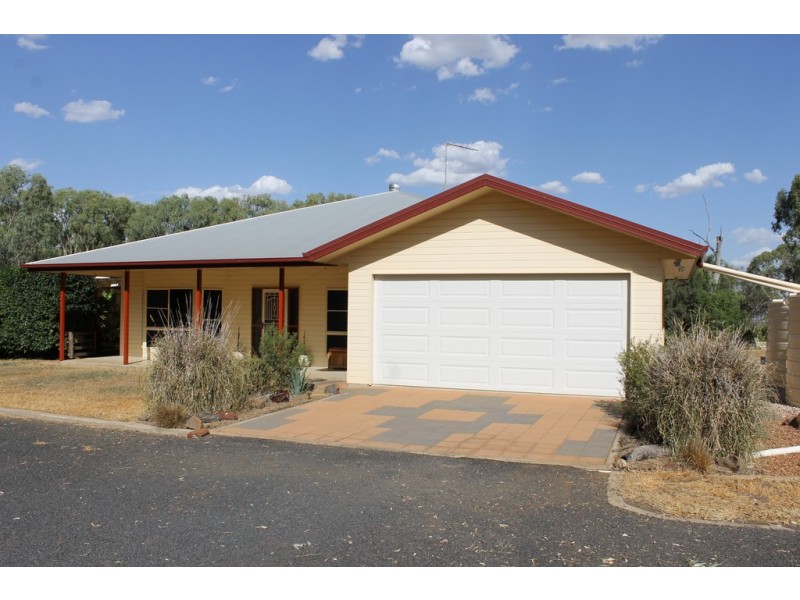 64 Thoroughbred Parade, Dalby QLD 4405