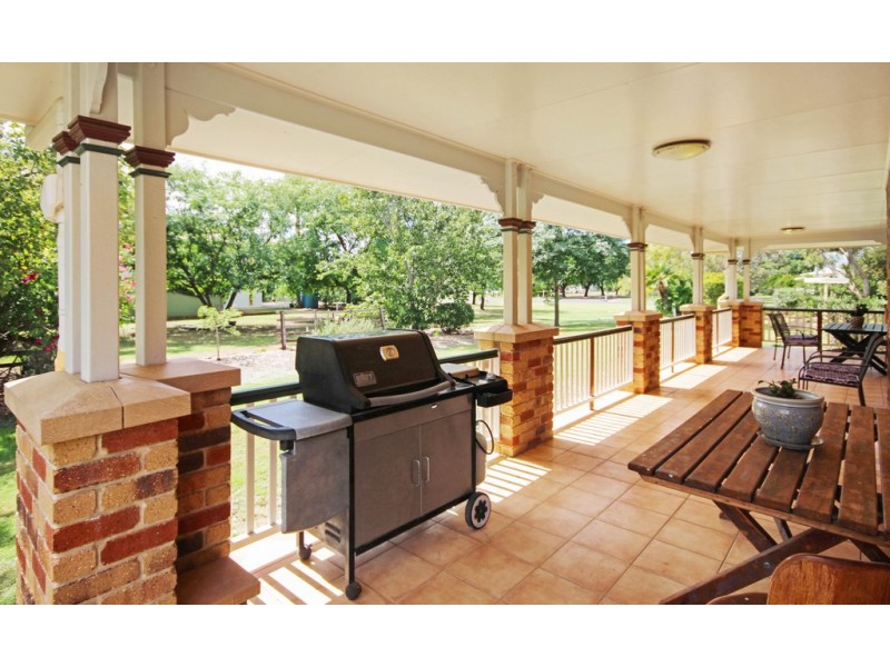 25 Ena Street, Dalby QLD 4405