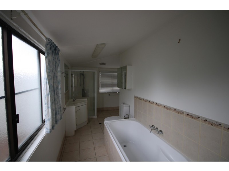 25 College Crescent, Dalby QLD 4405