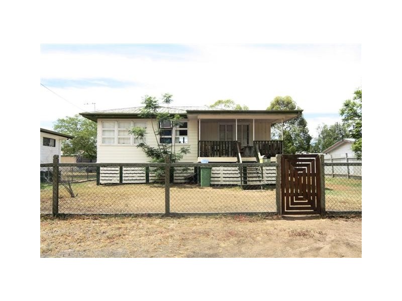 13 Nearhos Street, Dalby QLD 4405