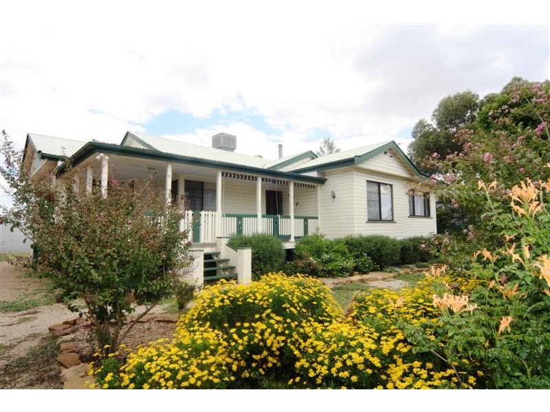 16 Wallace Street, Dalby QLD 4405