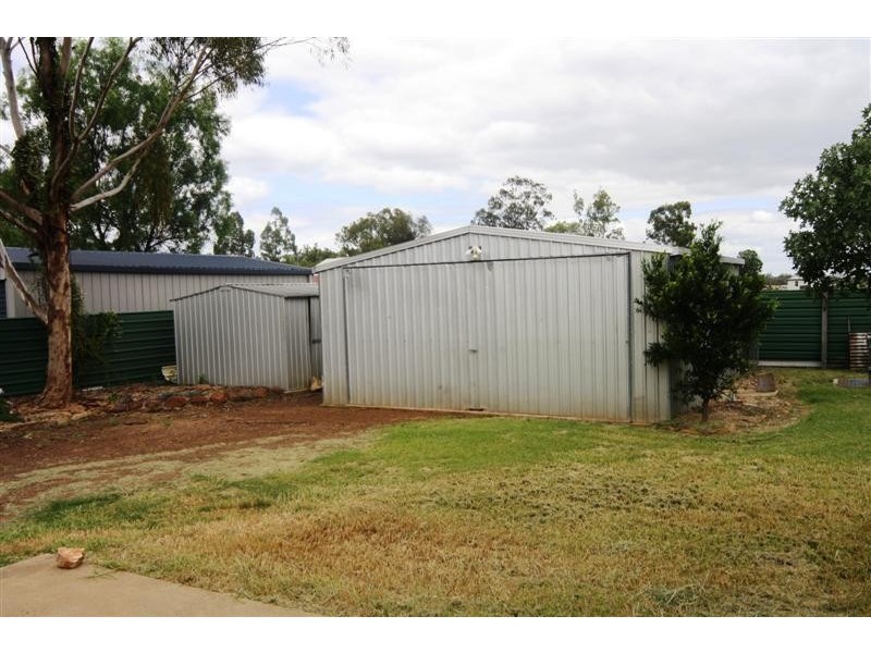 16 Wallace Street, Dalby QLD 4405