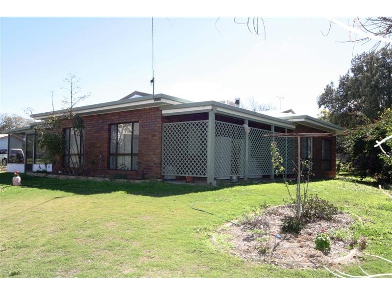 27 Taylor Street, Cecil Plains QLD 4407