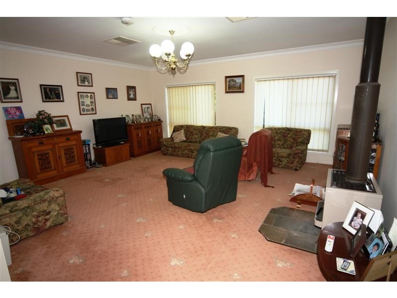 27 Taylor Street, Cecil Plains QLD 4407