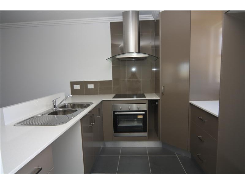 2/6 Jimbour Street, Dalby QLD 4405