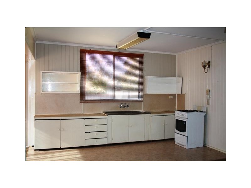 1 Knowles Street, Dalby QLD 4405