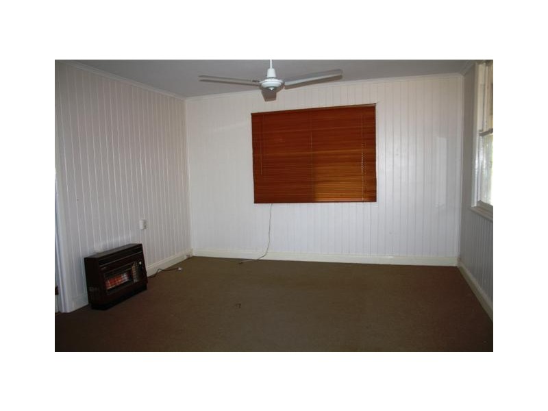 1 Knowles Street, Dalby QLD 4405