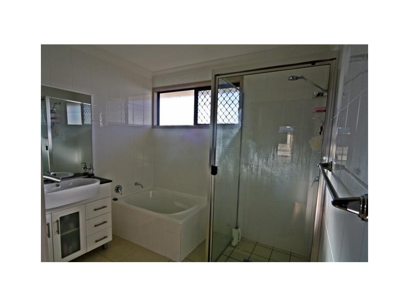 2/122 Edward Street, Dalby QLD 4405