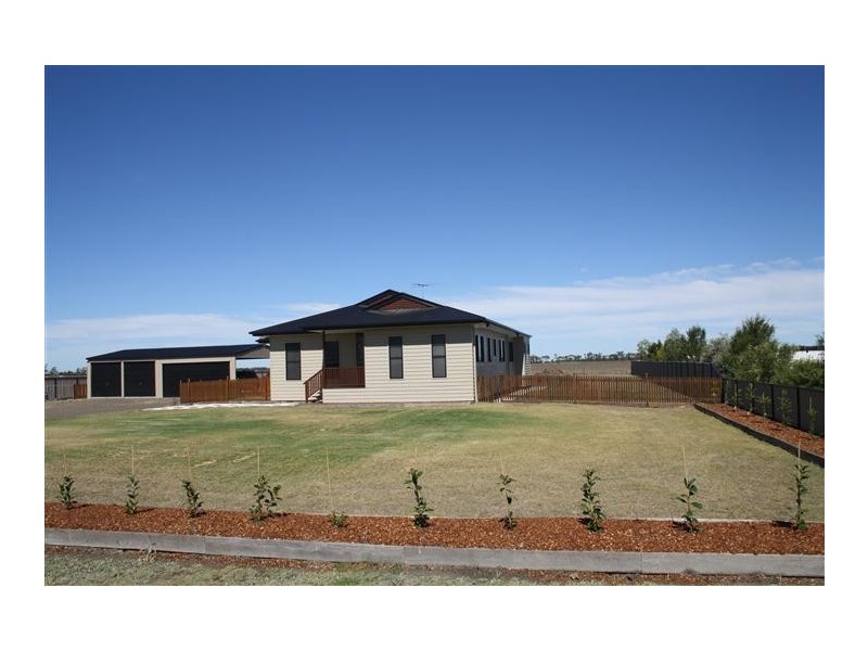 52 Diamond Drive, Dalby QLD 4405
