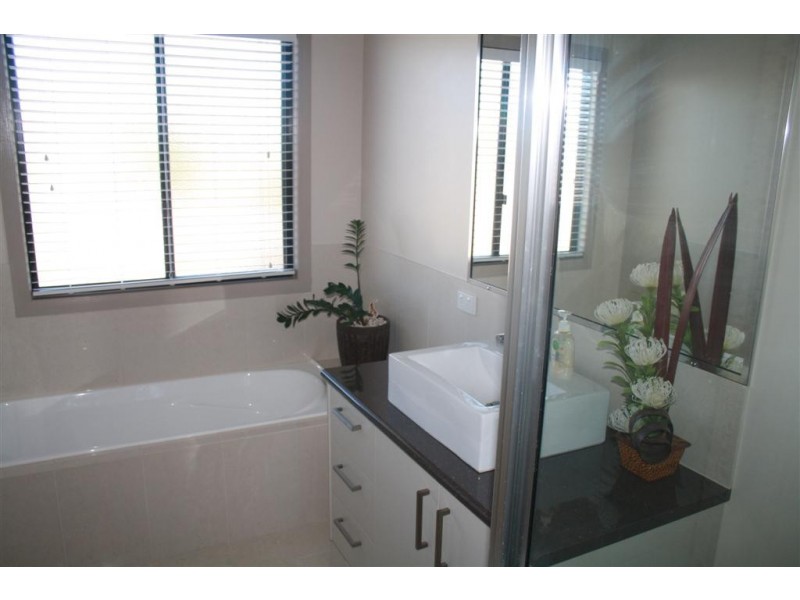 52 Diamond Drive, Dalby QLD 4405