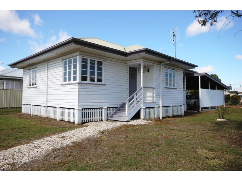 120 Bunya Street, Dalby QLD 4405