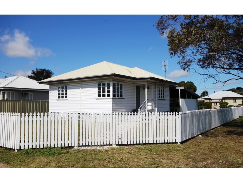 120 Bunya Street, Dalby QLD 4405