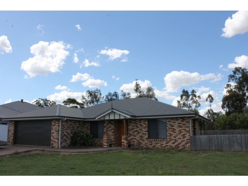 3 St Andrews Chase, Dalby QLD 4405