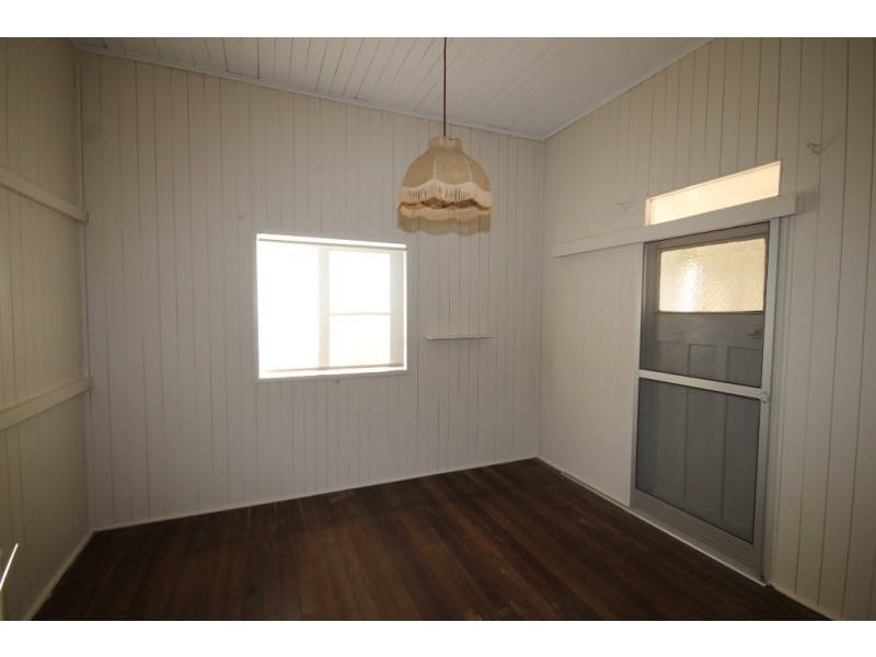 27 Garrow, Dalby QLD 4405