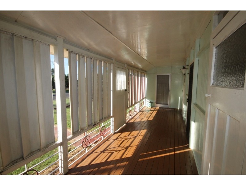 27 Garrow, Dalby QLD 4405