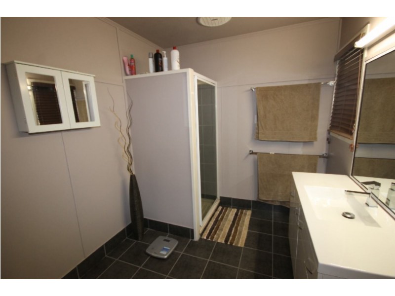 18 Hall Street, Dalby QLD 4405