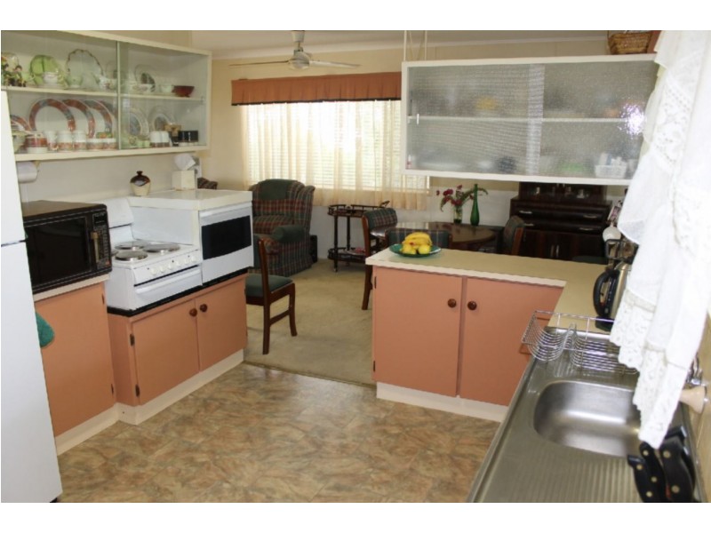 11 Geisel Street, Dalby QLD 4405