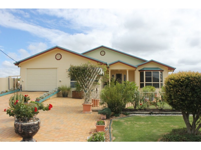 4 Agnes Street, Dalby QLD 4405