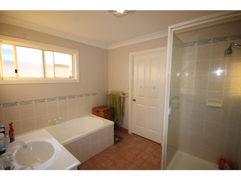 25 Leichhardt Ave, Dalby QLD 4405