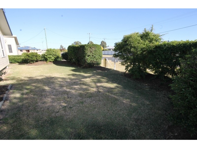 25 Leichhardt Ave, Dalby QLD 4405