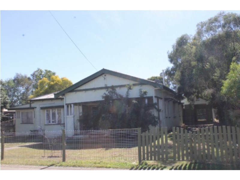 11 Alice Street, Dalby QLD 4405
