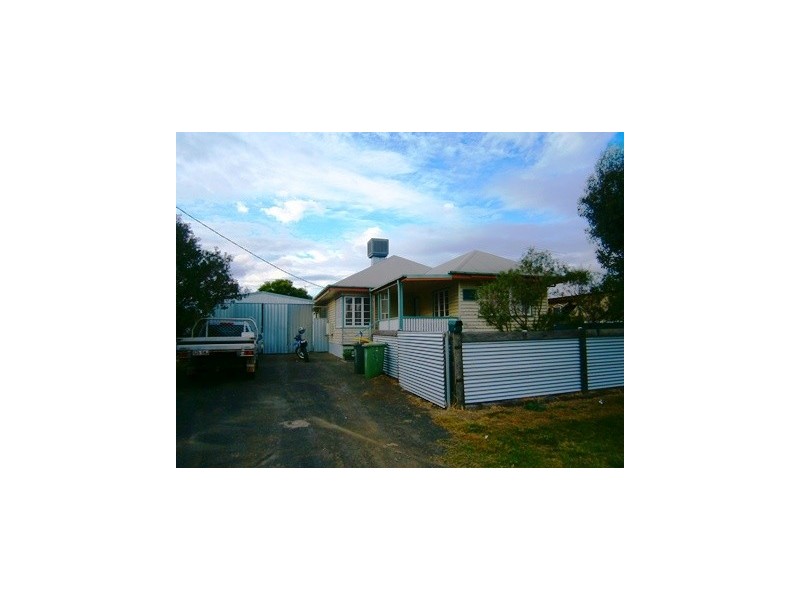 9 Lindsay Street, Dalby QLD 4405