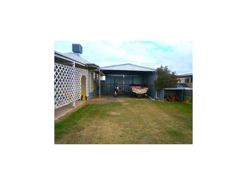 9 Lindsay Street, Dalby QLD 4405