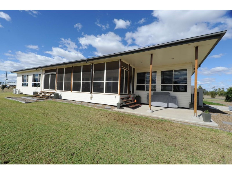 84 Southern Cross Drive, Dalby QLD 4405