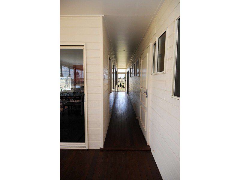 84 Southern Cross Drive, Dalby QLD 4405