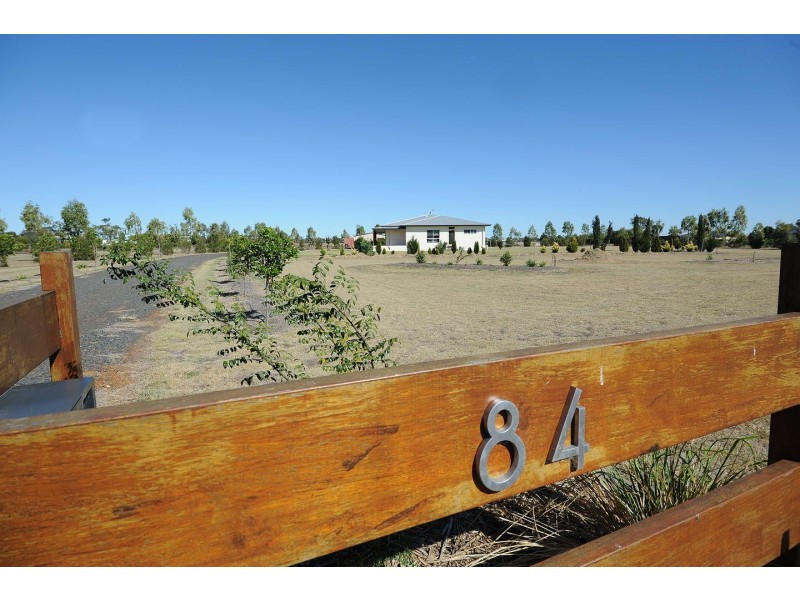 84 Southern Cross Drive, Dalby QLD 4405